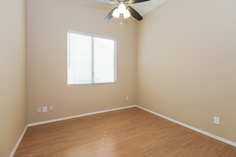 2,615/Mo, 224 W Smoke Tree Rd Gilbert, AZ 85233 Bedroom View 3