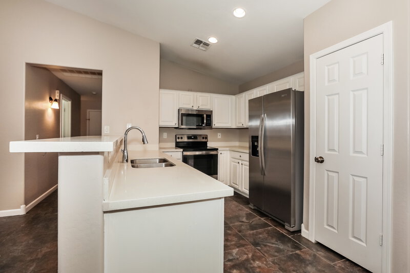 1,940/Mo, 33053 N North Butte Dr Queen Creek, AZ 85142 Kitchen View
