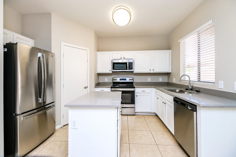 1,890/Mo, 2526 W Ironstone Ave Apache Junction, AZ 85120 Kitchen View