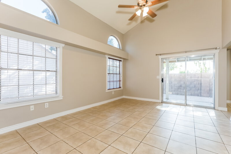 2,200/Mo, 1915 S 39th St Unit 7 Mesa, AZ 85206 Living Room View