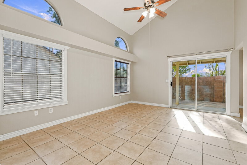 2,165/Mo, 1915 S 39th St Unit 7 Mesa, AZ 85206 Living Room View