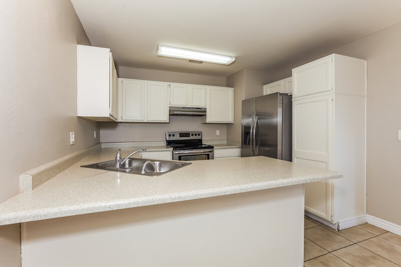 2,200/Mo, 1915 S 39th St Unit 7 Mesa, AZ 85206 Kitchen View 2