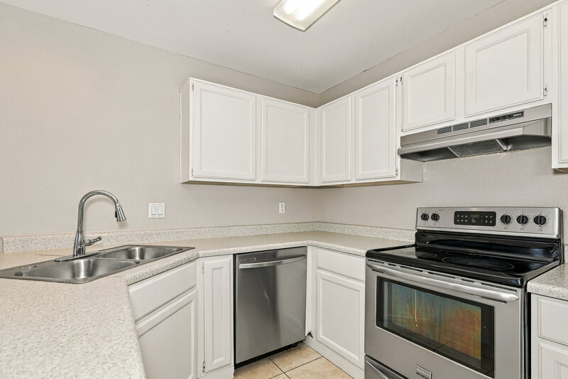 2,165/Mo, 1915 S 39th St Unit 7 Mesa, AZ 85206 Kitchen View 2