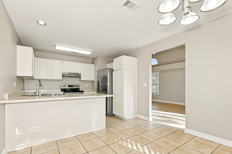 2,165/Mo, 1915 S 39th St Unit 7 Mesa, AZ 85206 Kitchen View 3