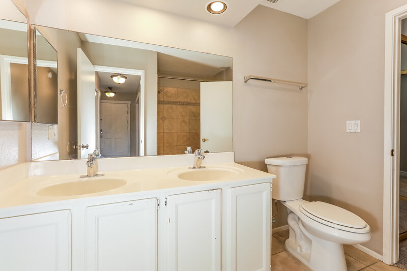 2,200/Mo, 1915 S 39th St Unit 7 Mesa, AZ 85206 Bathroom View