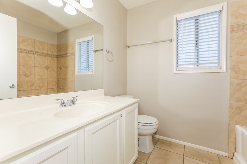2,200/Mo, 1915 S 39th St Unit 7 Mesa, AZ 85206 Bathroom View 2