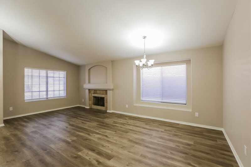 2,560/Mo, 841 S Twelve Oaks Blvd Chandler, AZ 85226 Living Room View