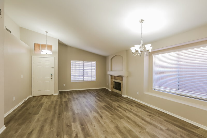 2,560/Mo, 841 S Twelve Oaks Blvd Chandler, AZ 85226 Living Room View 2