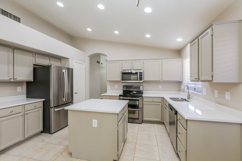 2,560/Mo, 841 S Twelve Oaks Blvd Chandler, AZ 85226 Kitchen View
