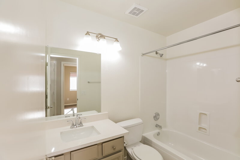 2,560/Mo, 841 S Twelve Oaks Blvd Chandler, AZ 85226 Bathroom View