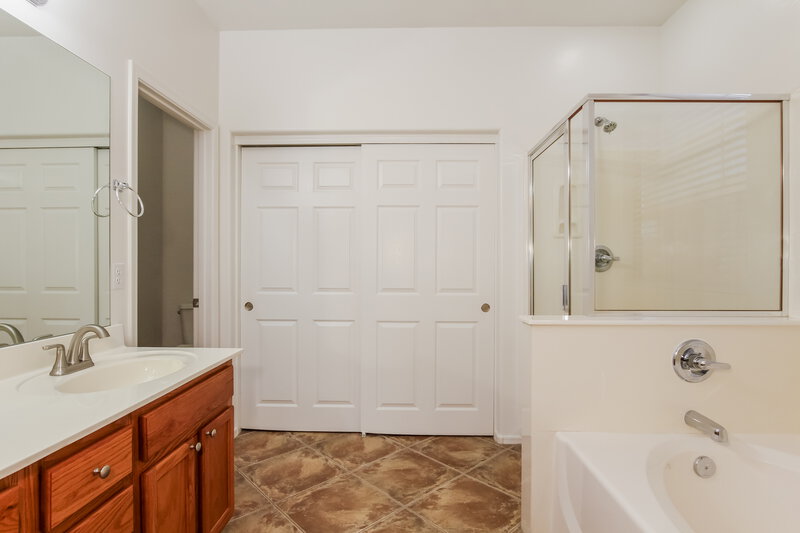 1,965/Mo, 4421 W St Kateri Dr Laveen, AZ 85339 Main Bathroom View