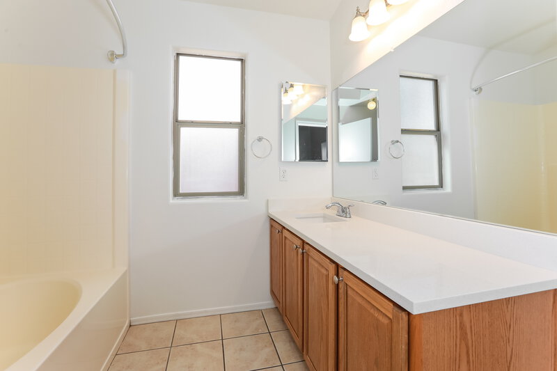 2,000/Mo, 10264 E Crescent Ave Mesa, AZ 85208 Main Bathroom View