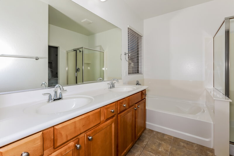 2,485/Mo, 3715 E Vallejo Dr Gilbert, AZ 85298 Main Bathroom View