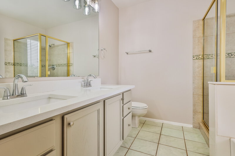 2,770/Mo, 942 E Whitten St Chandler, AZ 85225 Main Bathroom View