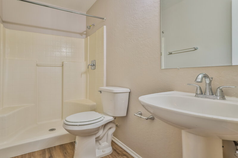 2,770/Mo, 942 E Whitten St Chandler, AZ 85225 Bathroom View 2