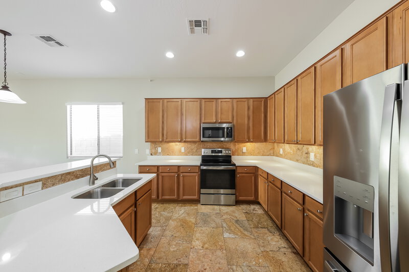 2,205/Mo, 10416 W Carlota Ln Peoria, AZ 85383 Kitchen View 2