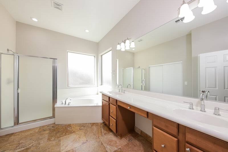 2,205/Mo, 10416 W Carlota Ln Peoria, AZ 85383 Main Bathroom View