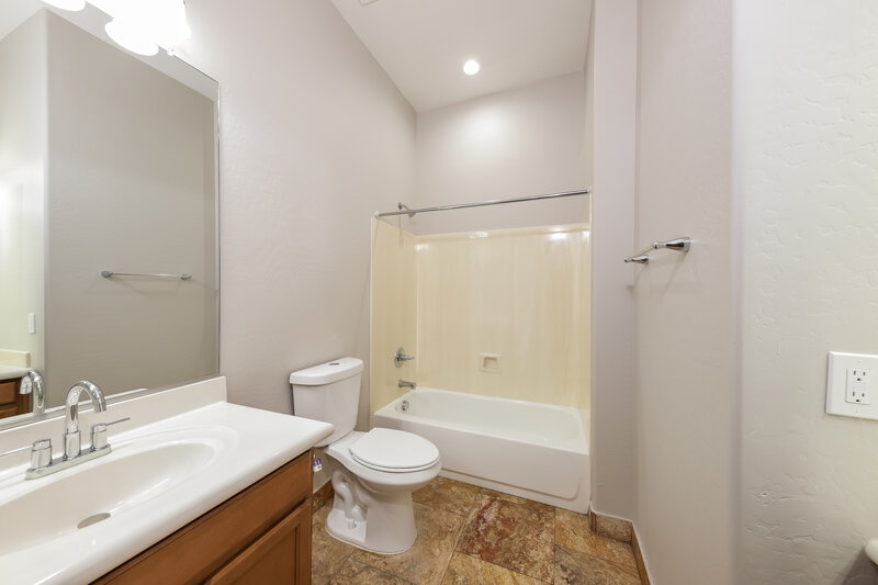 2,205/Mo, 10416 W Carlota Ln Peoria, AZ 85383 Bathroom View