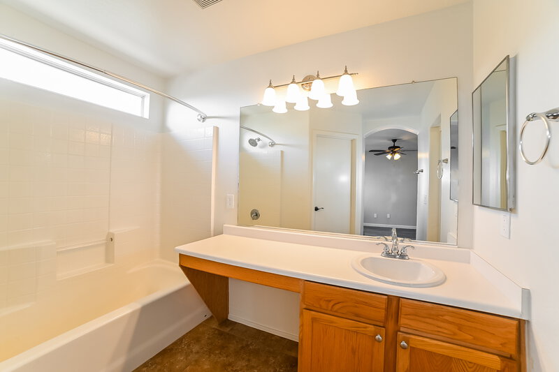 2,730/Mo, 2536 S 89th Ln Tolleson, AZ 85353 Main Bathroom View