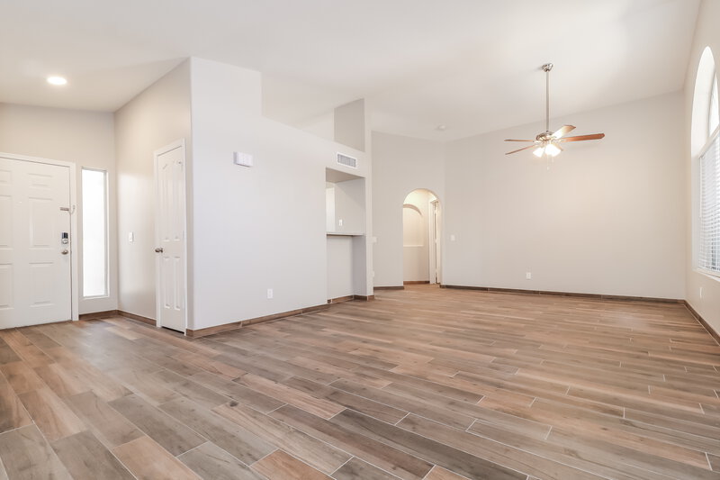 2,300/Mo, 4853 W Kristal Way Glendale, AZ 85308 Living Room View 2