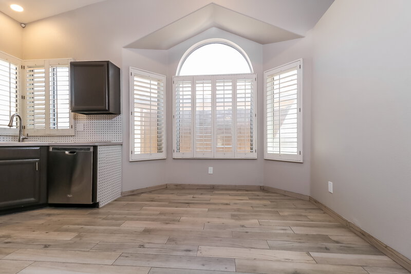2,300/Mo, 4853 W Kristal Way Glendale, AZ 85308 Dining Room View 2