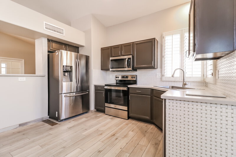 2,300/Mo, 4853 W Kristal Way Glendale, AZ 85308 Kitchen View