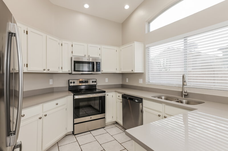 2,030/Mo, 115 W Runion Dr Phoenix, AZ 85027 Kitchen View