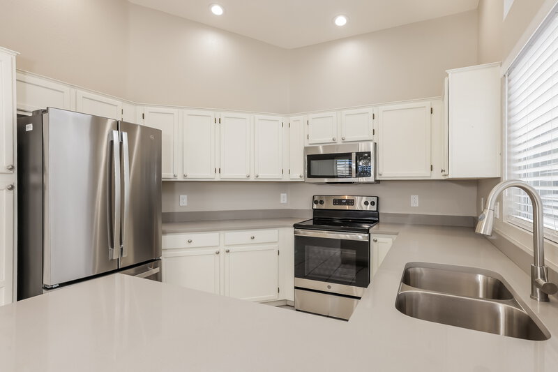 2,030/Mo, 115 W Runion Dr Phoenix, AZ 85027 Kitchen View 2