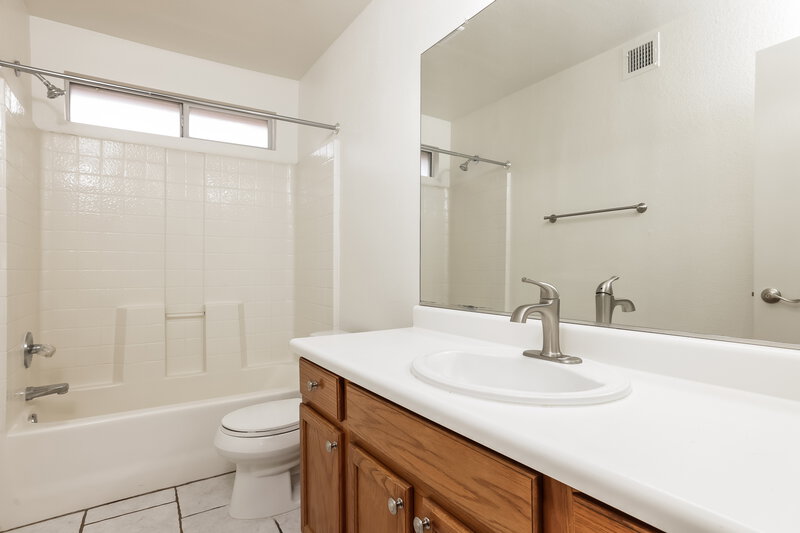 2,030/Mo, 115 W Runion Dr Phoenix, AZ 85027 Bathroom View