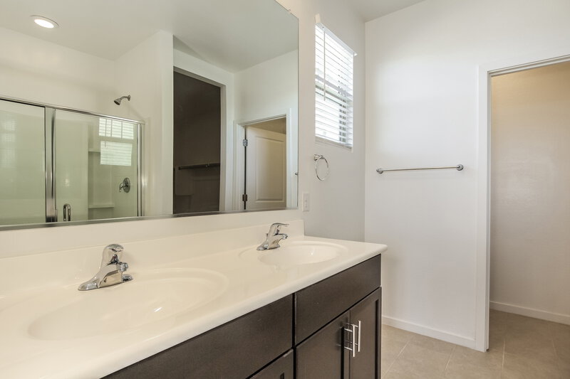 2,235/Mo, 4810 S 107th Ln Tolleson, AZ 85353 Main Bathroom View