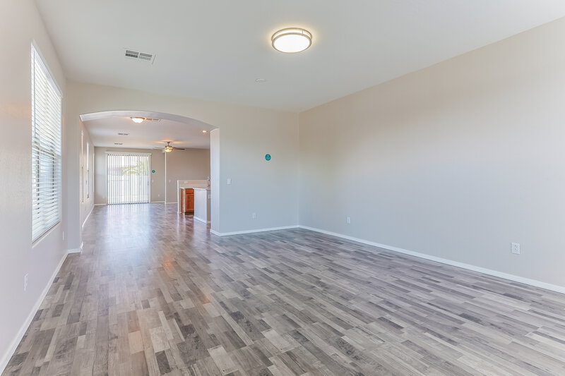 2,030/Mo, 46186 W Holly Dr Maricopa, AZ 85139 Family Room View 2