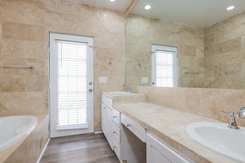 2,895/Mo, 11770 N 112th St Scottsdale, AZ 85259 Main Bathroom View