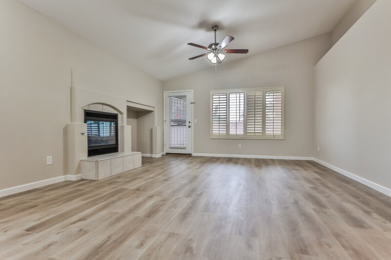 2,750/Mo, 4304 E Rowel Rd Phoenix, AZ 85050 Living Room View 2