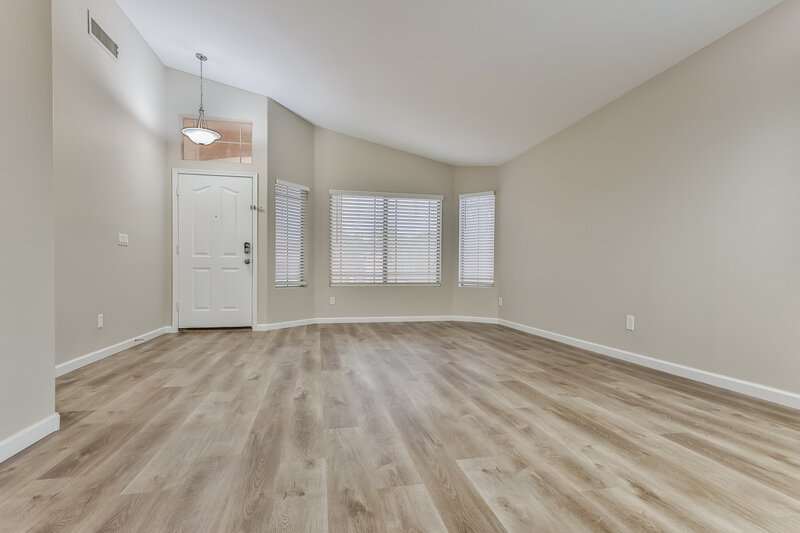 2,750/Mo, 4304 E Rowel Rd Phoenix, AZ 85050 Den View