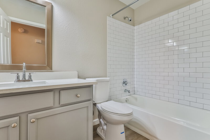 2,750/Mo, 4304 E Rowel Rd Phoenix, AZ 85050 Bathroom View