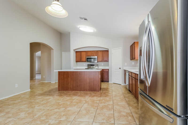 2,010/Mo, 13625 W Lisbon Ln Surprise, AZ 85379 Kitchen View