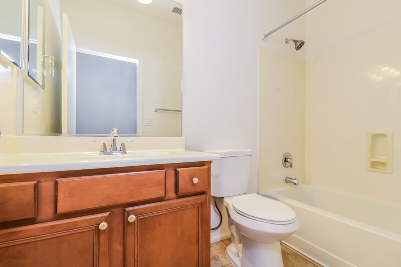 2,010/Mo, 13625 W Lisbon Ln Surprise, AZ 85379 Main Bathroom View