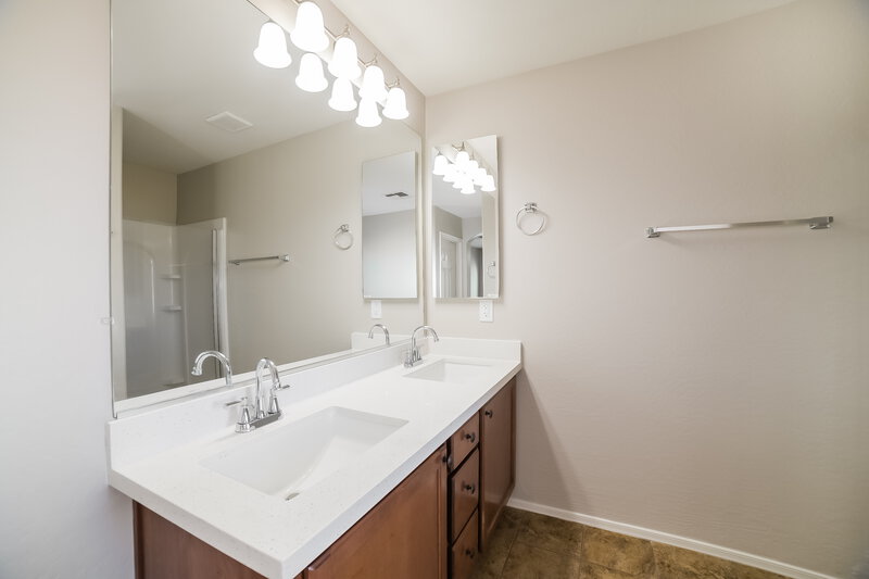 2,080/Mo, 477 N Citrus Ln Gilbert, AZ 85234 Main Bathroom View