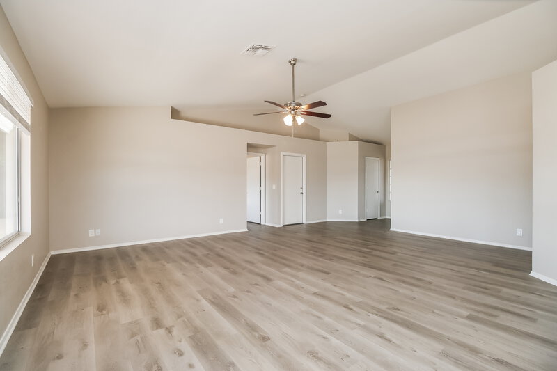 2,315/Mo, 8125 E Ellis St Mesa, AZ 85207 Living Room View