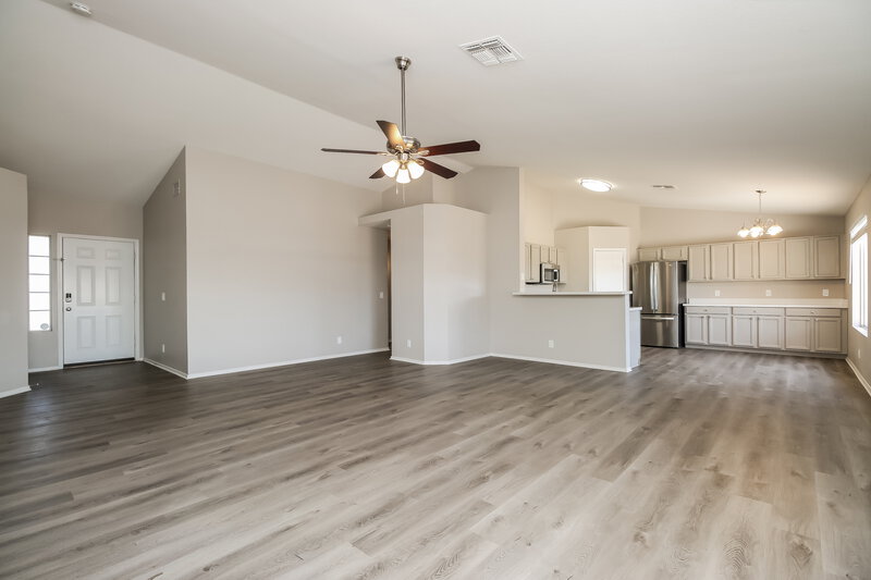 2,315/Mo, 8125 E Ellis St Mesa, AZ 85207 Living Room View 2