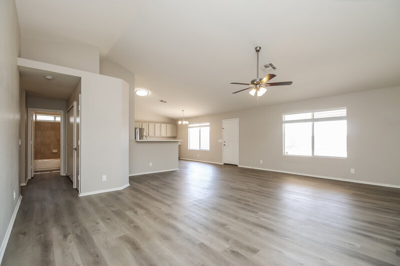 2,315/Mo, 8125 E Ellis St Mesa, AZ 85207 Living Room View 3