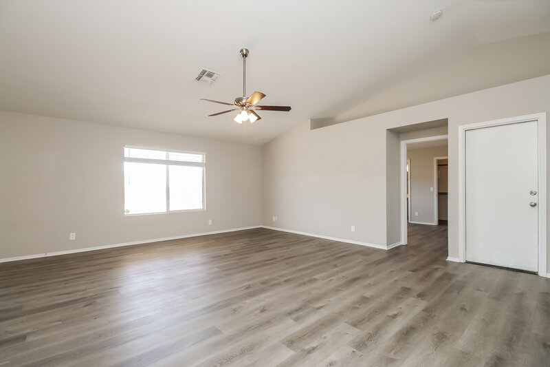 2,315/Mo, 8125 E Ellis St Mesa, AZ 85207 Living Room View 4