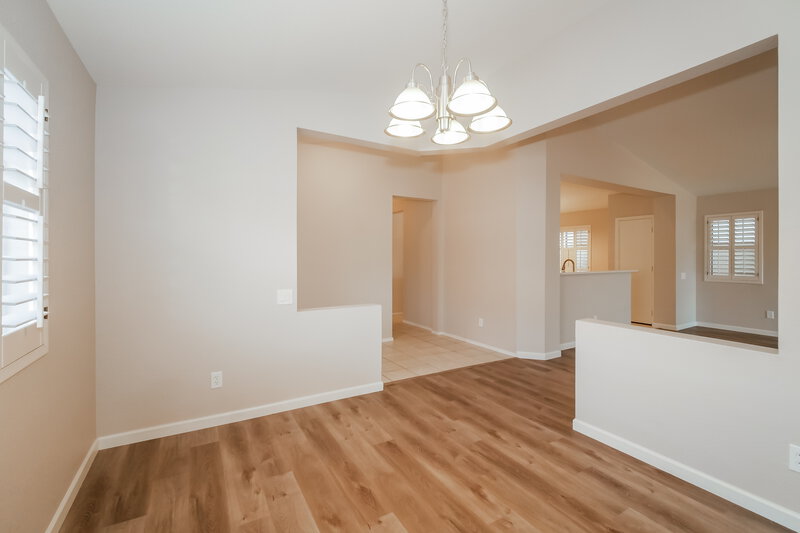 2,375/Mo, 3424 E Wahalla Ln Phoenix, AZ 85050 Dining Room View 2