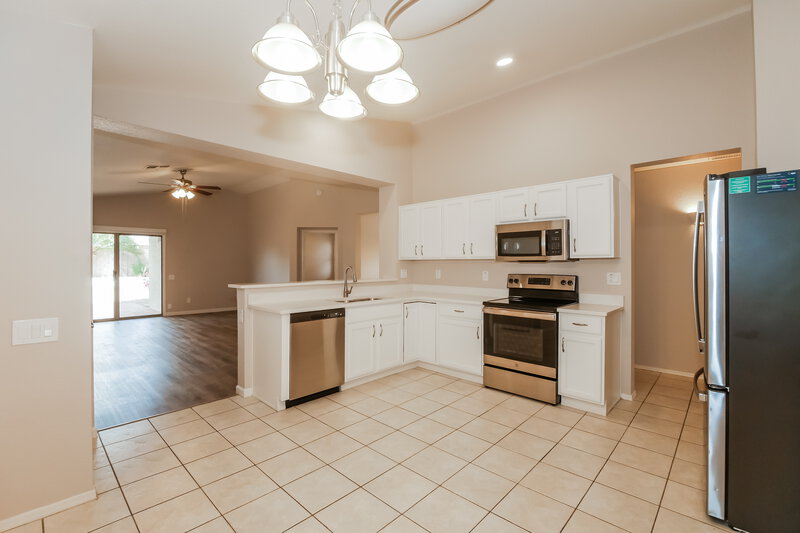 2,375/Mo, 3424 E Wahalla Ln Phoenix, AZ 85050 Kitchen View 2