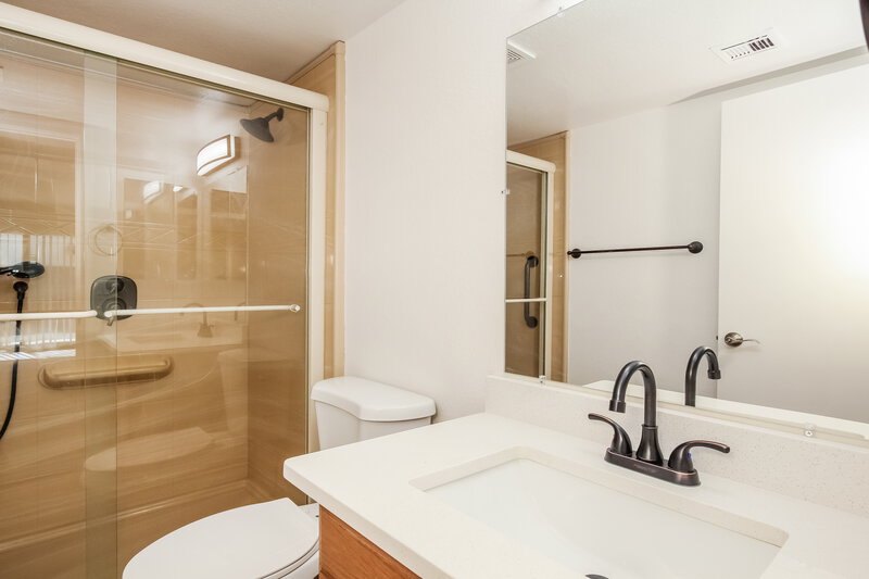 2,280/Mo, 9243 W Saint John Rd Peoria, AZ 85382 Bathroom View
