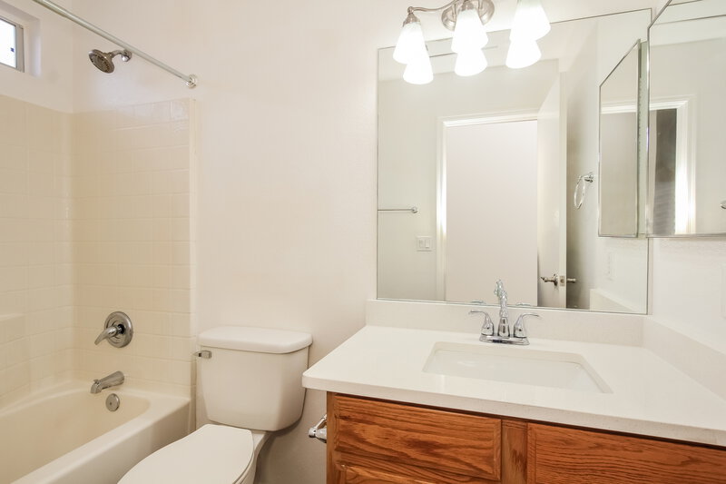 2,280/Mo, 9243 W Saint John Rd Peoria, AZ 85382 Bathroom View 2