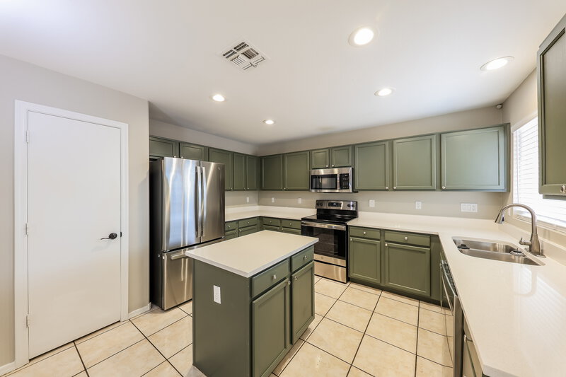 2,650/Mo, 1102 W Behrend Dr Phoenix, AZ 85027 Kitchen View
