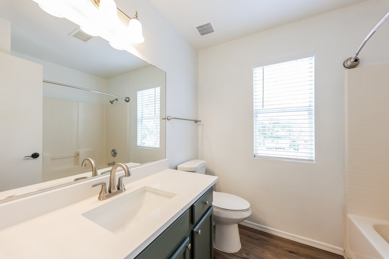2,650/Mo, 1102 W Behrend Dr Phoenix, AZ 85027 Bathroom View