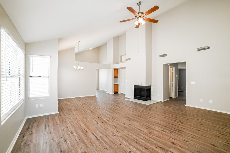 2,315/Mo, 1337 N Jamaica Way Gilbert, AZ 85234 Living Room View 2