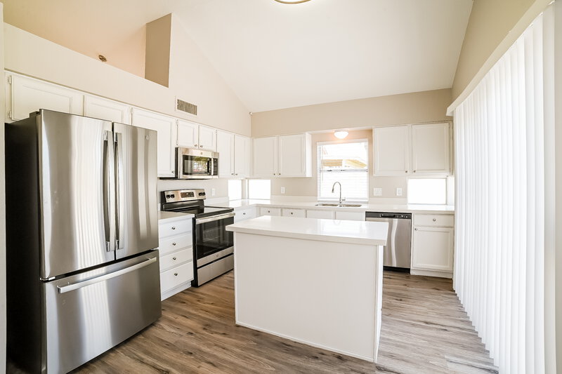 2,315/Mo, 1337 N Jamaica Way Gilbert, AZ 85234 Kitchen View